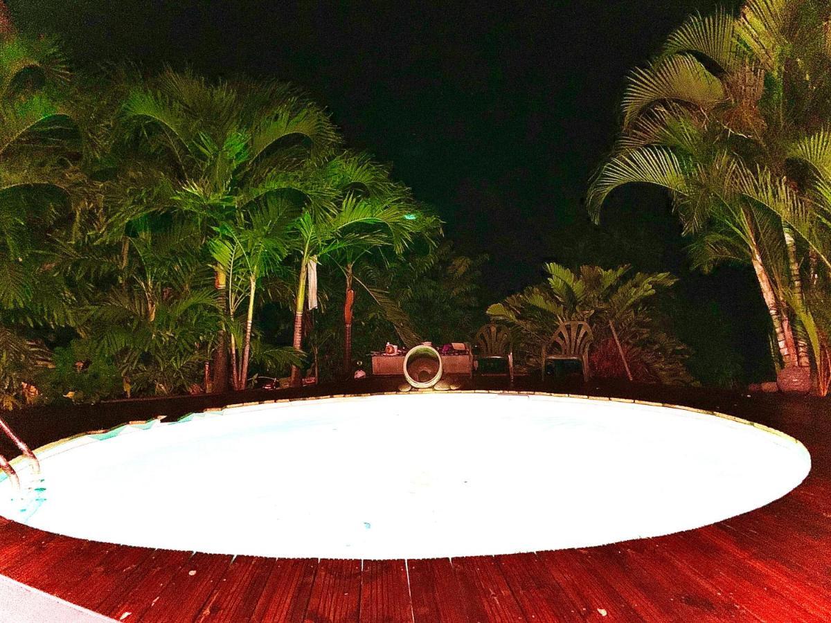 Lodge Pamplemousse Avec Piscine Privative , Dans Parc Calme A 500 M Plage Le Carbet Exterior photo